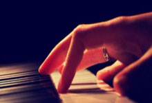 包含RMC姆巴佩与巴黎保持高度尊重，纳赛尔会与他热情地打招呼的词条